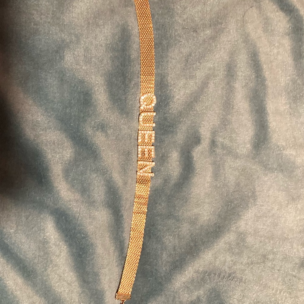 QUEEN choker